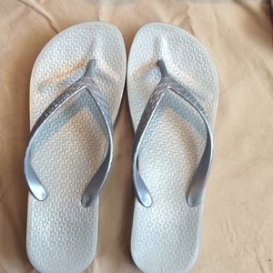 Flip flops grey